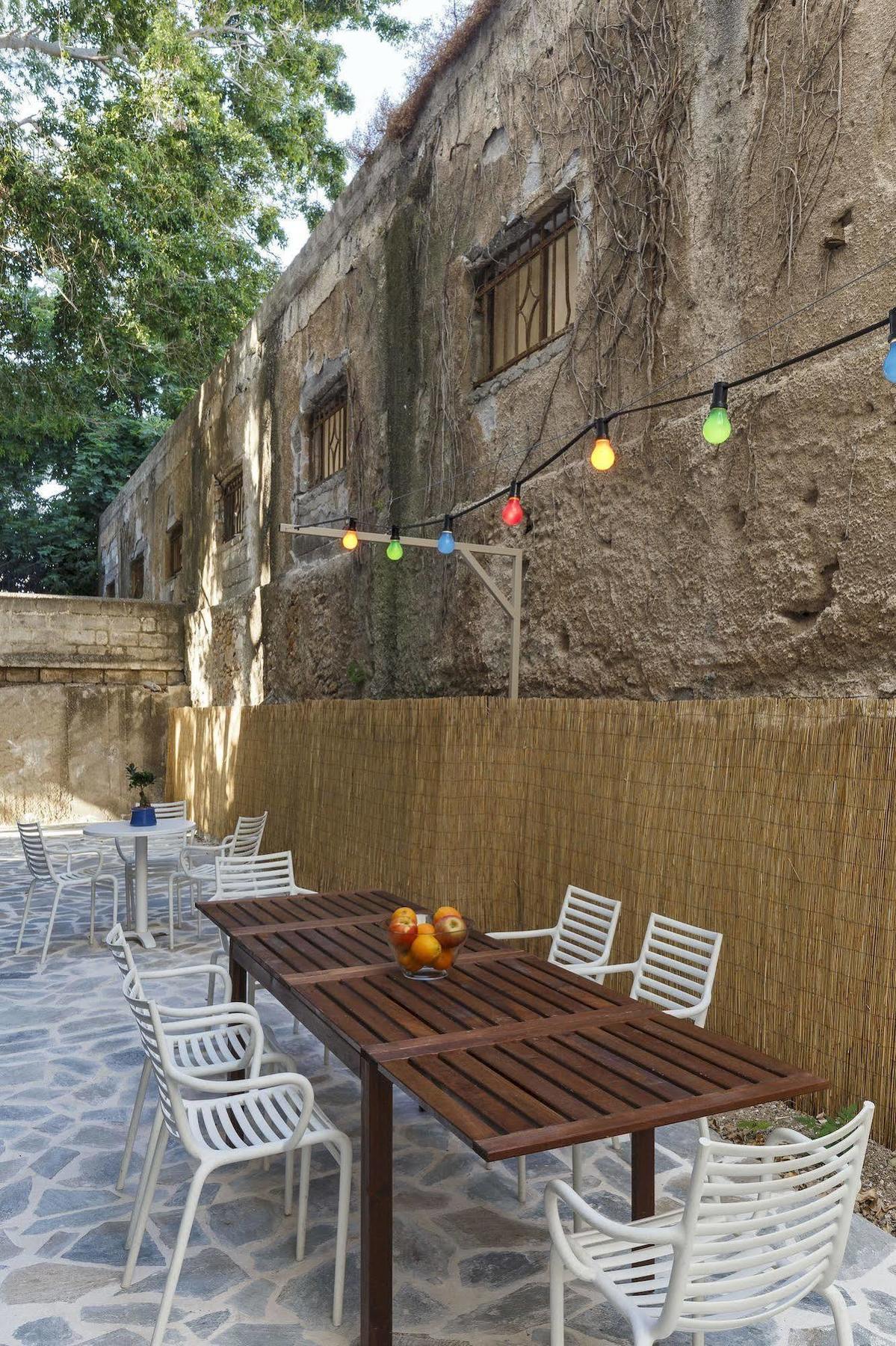 Hostel Rhodes & Bar